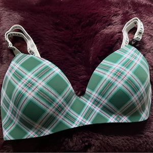 Victoria’s Secret lightly lined wireless T-shirt bra NWT